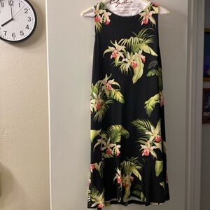 Tommy Bahama Darcy dress. Zip in back. No pockets. Great party, summery dress, M